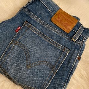LEVIS MOM JEANS